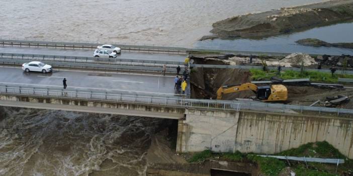 Batman Çayı’nda su seviyesi yükseldi: Köprü bağlantısında çökme meydana geldi!