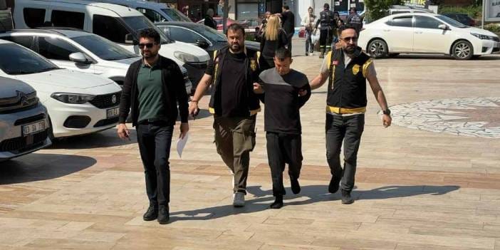 Polisi karşısında gören firari ayakkabısız kaçmaya çalıştı