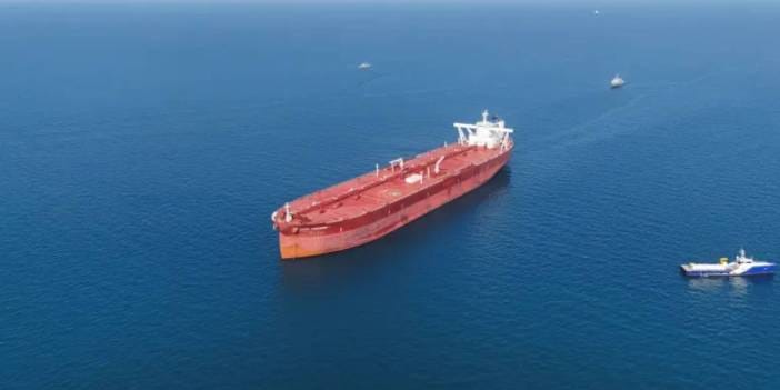 Hürmüz’de abluka delindi! Yaptırım listesindeki tanker sessizce geçti