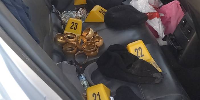 Altın bilezikler yerlere saçıldı! Filmleri aratmayan hırsız polis kovalamacası