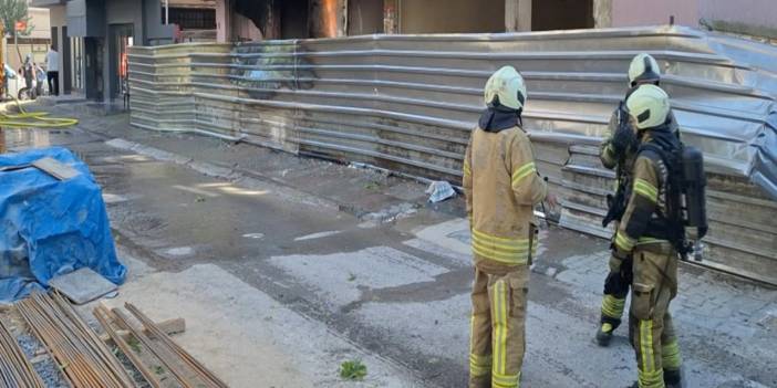 Kartal’da 4 katlı binada yangın: Alevler metrelerce yükseldi!