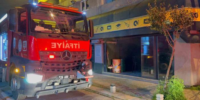 Eğlence mekanında yangın paniği! Müşteriler canını zor kurtardı