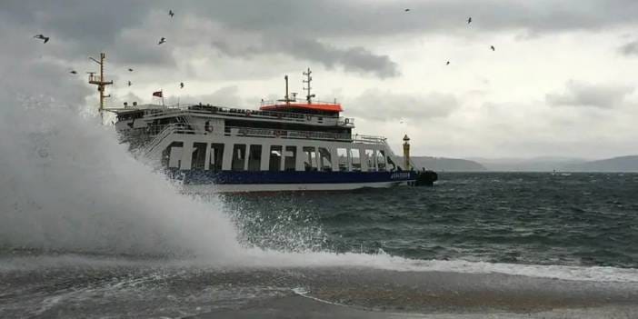 Marmara'da seferler iptal: Deniz ulaşımına fırtına engeli