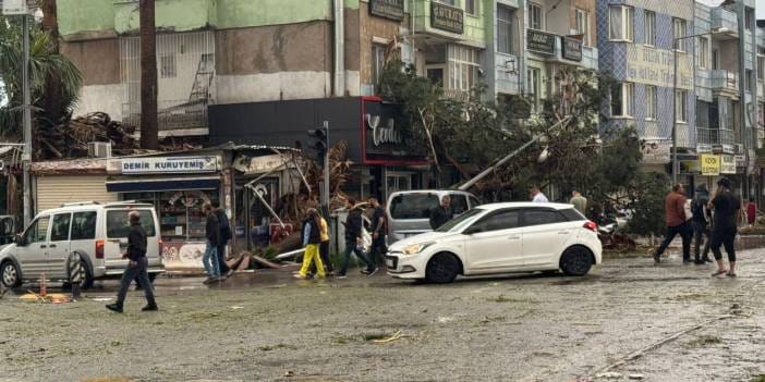 'Süper Hücre' fırtınası iki ili vurdu: 1 ölü 51 yaralı! 39 okulda eğitime ara verildi