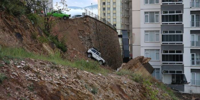 Tokat'ta istinat duvarı çöktü: Araç aşağı düştü!