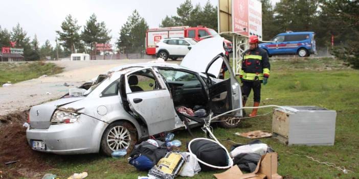 Kastamonu'da otomobil devrildi: Yaşlı çift araçta sıkıştı