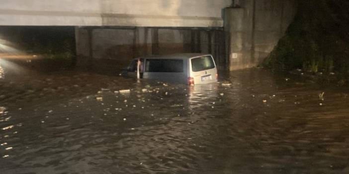 Sakarya'da sel dehşeti: Anne-oğul son anda kurtarıldı