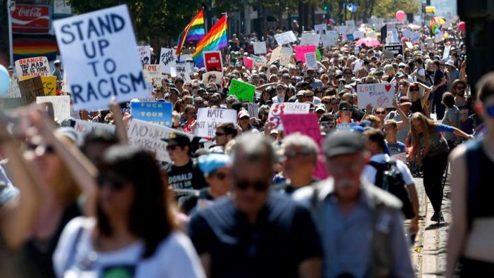 San Francisco’da binler faşizme karşı yürüdü