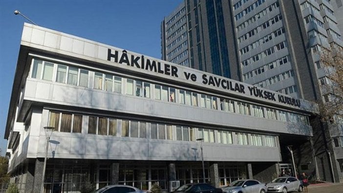 HSK'de 'güç savaşları': İki istifa