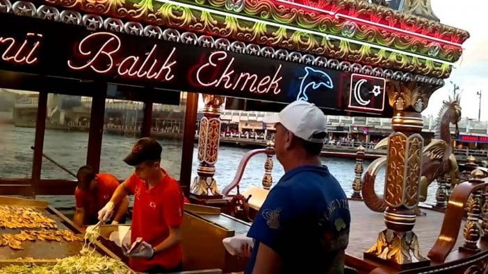 Balık ekmek tekneleri kalkıyor mu? İmamoğlu'ndan "Eminönü" açıklaması!