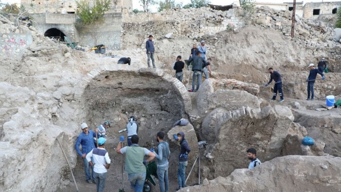 Yıkımın sürdüğü Hasankeyf'te Roma dönemine ait eserler bulundu