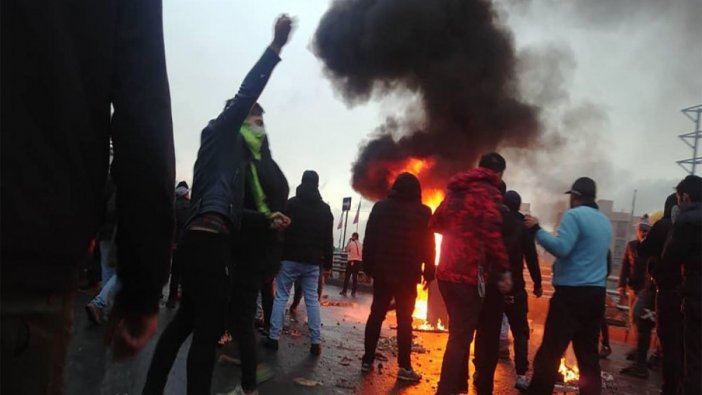 İran'daki protestolarda gözaltı sayısı 1000'e yükseldi