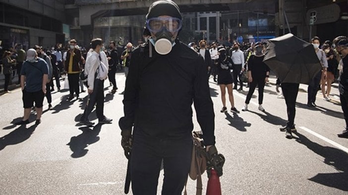 Hong Kong protestolarında 12 yaşındaki çocuk tutuklandı