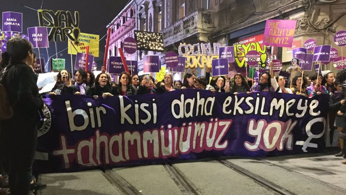 Yüzü ve boğazı kesilmiş halde bulunan kadın yoğun bakıma alındı: Durumu ağır