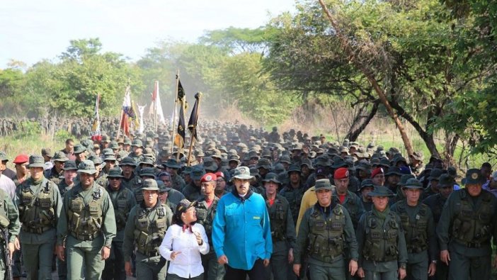 Maduro'dan Venezüella ordusuna seferberlik talimatı