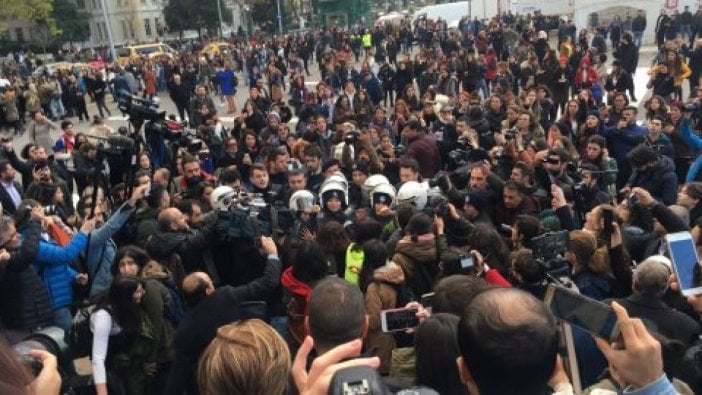 Kadına şiddeti protesto eden kadınlara uygulanan 'şiddete' barolardan tepki