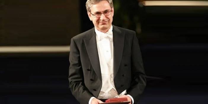 Orhan Pamuk'tan Sezen Aksu'ya destek