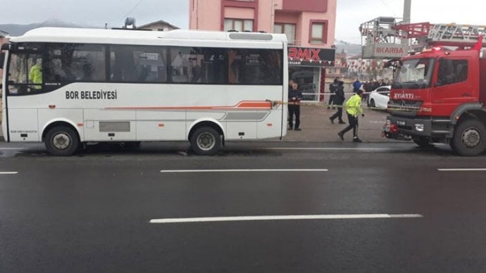 Servis beklerken, minibüsün çarptığı lise öğrencisi yaşamını yitirdi