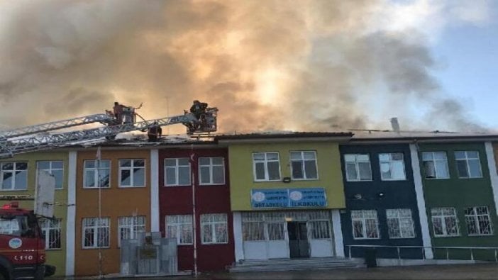 Okulda yangın çıktı, öğrenciler tahliye edildi