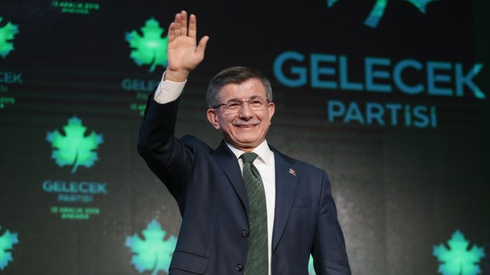 Davutoğlu krizi büyüyor: Tebrik iddiası AKP'yi karıştırdı