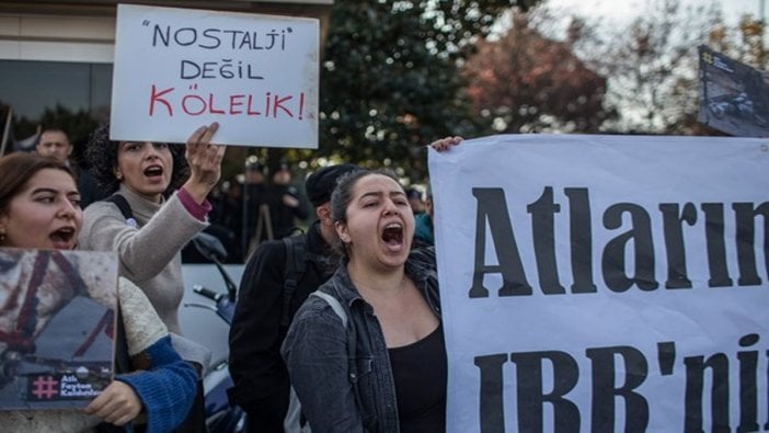 İBB önünde fayton protestosu: Adalar'da fayton istemiyoruz