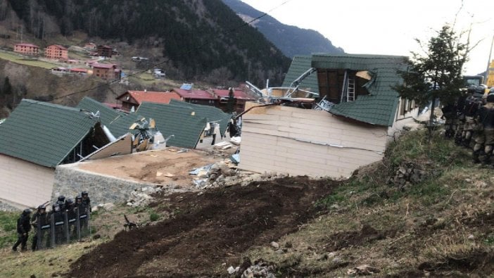 Uzungöl'de 65 kaçak binadan 14'ü yıkıldı