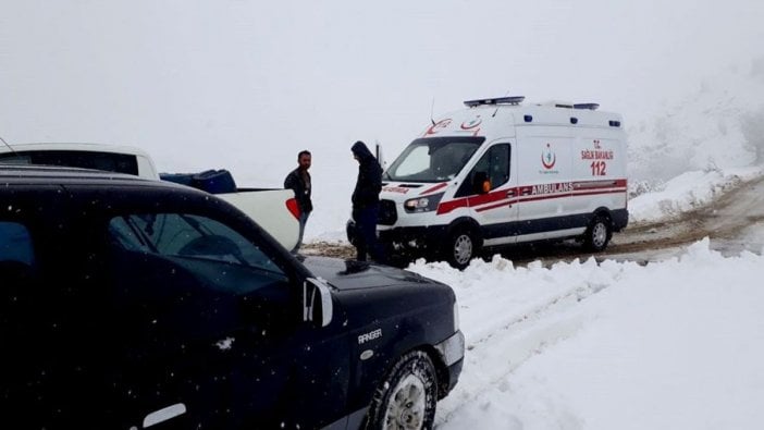 Malatya'da yoğun kar yağışı hayatı felç etti: 29 mahalle ile ulaşım sağlanamıyor