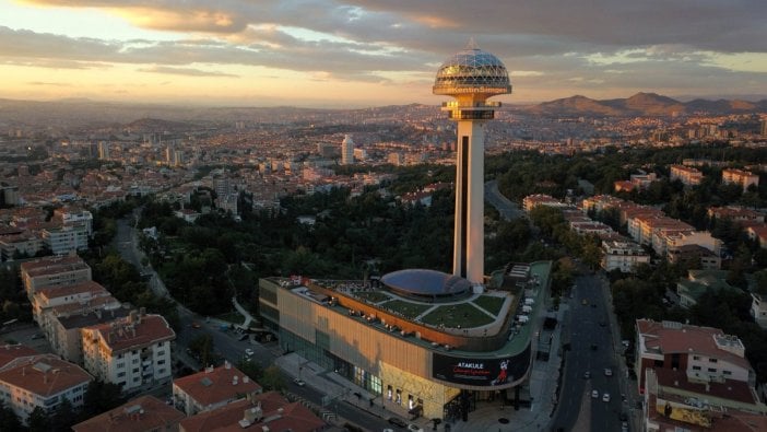 Ankara'nın simgesi Atakule'nin ruhsatı iptal edildi