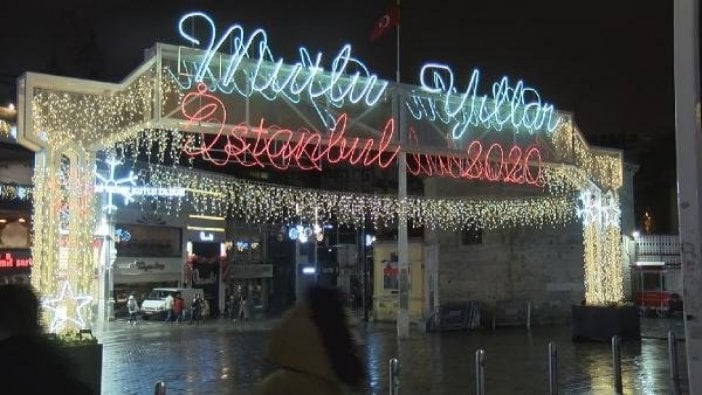 Taksim yılbaşına hazırlanıyor