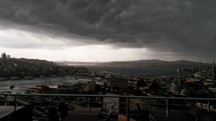 Meteorolojiden uyarı: Fırtınanın hızı 100 kilometreyi buldu