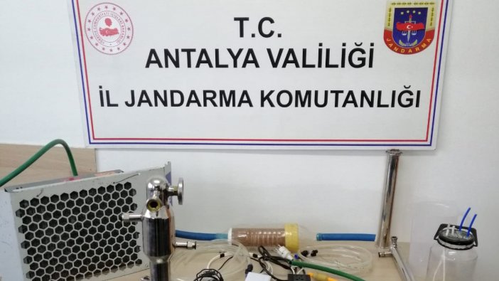 Sosyal medyada sahte içki yapımını anlatan kişi yakalandı