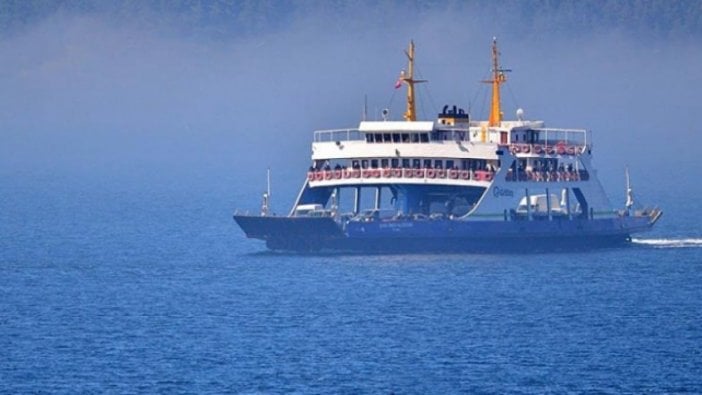 Çanakkale Boğazı'nda balıkçı teknesi feribota çarptı