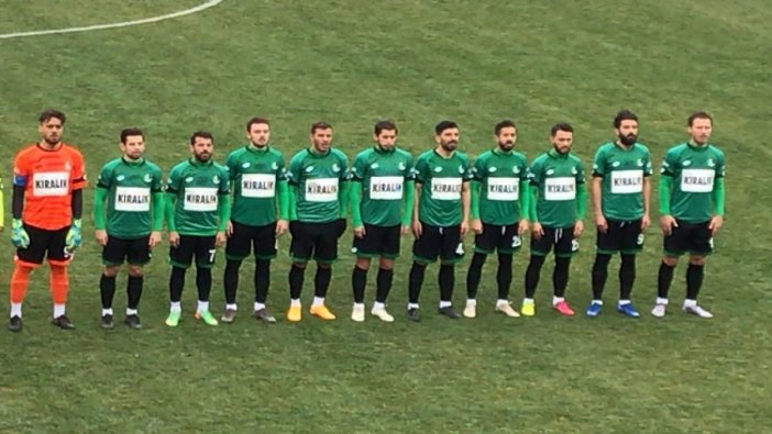 Sponsor bulamayan Sakaryaspor, 'kiralık' formayla sahaya çıktı