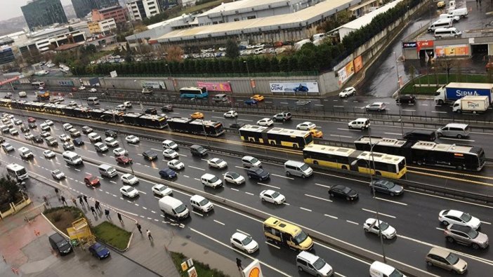 İmamoğlu sözünü tuttu: İstanbul'da 4 yaş altı çocuğu olan annelere 'şartlı' ücretsiz ulaşım