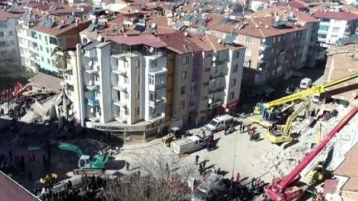 Elazığ'da çökme riski olan bina boşaltıldı