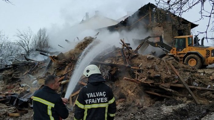 Isparta'daki yangında 3 kardeş hayatını kaybetti