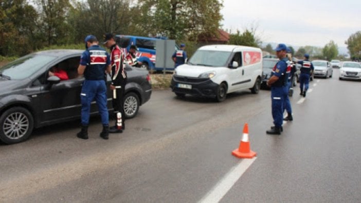 Türkiye geneli trafik uygulamasında 1200 araç trafikten men edildi