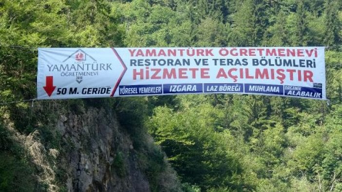 Rize'de gülümseten pankart: Öğretmenevi 50 metre geride