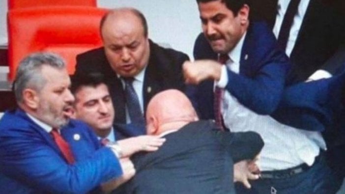 CHP'li Özkoç'a saldıran AKP'li vekilin eli attığı yumruk sonrası kırıldı: Ameliyata alındı