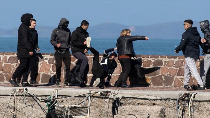 Anti-faşist Yunan halkından, göçmen karşıtı ırkçılara bir ders daha