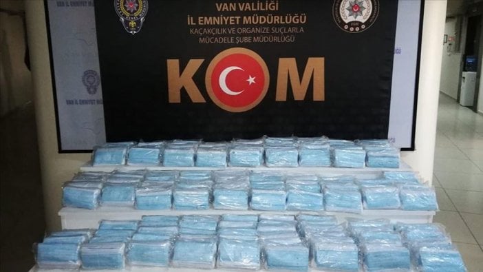 Van'da gümrük kaçağı 6 bin 900 tıbbi maske ele geçirildi