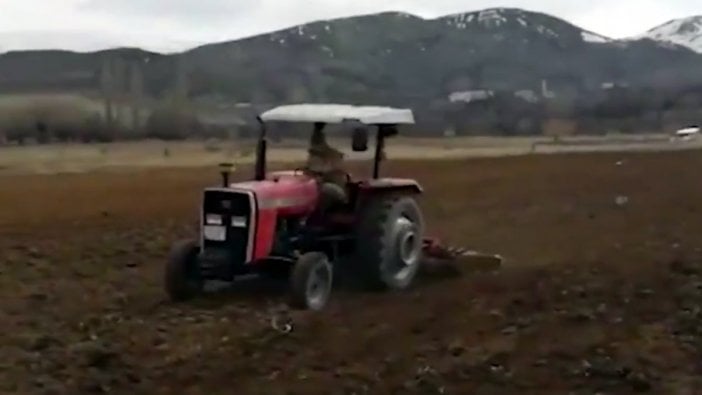 Evden çıkamayan çiftçinin tarlasını jandarma işledi