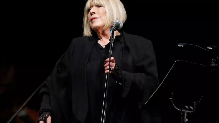 Dünyaca ünlü müzisyen Marianne Faithfull coronavirüs teşhisiyle hastaneye kaldırıldı