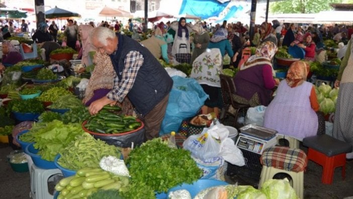 Ücretsiz maske dağıtan Halkevleri şube başkanı gözaltına alındı