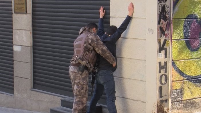 İstiklal Caddesi'nde 'öksürerek' gasp girişimi iddiası