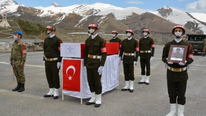 Nöbette kalp krizi geçirip şehit olan er törenle memleketine uğurlandı