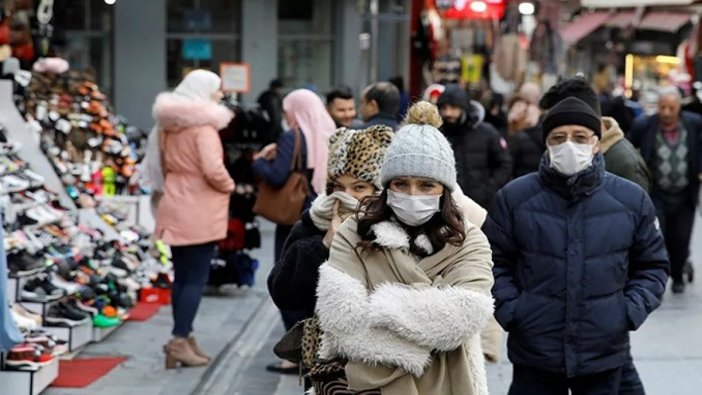 Kuzey Kıbrıs'ta sokakta maske takma zorunluluğu getirildi