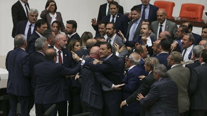 AKP'li Özalan'dan CHP'li Özel'e tehdit