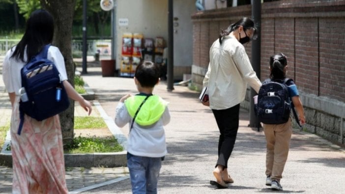 Güney Kore’de ikinci dalga önlemleri: Okullar tekrar kapatıldı