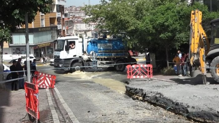 Esenyurt'ta İSKİ borusu patladı: Yollar göle döndü